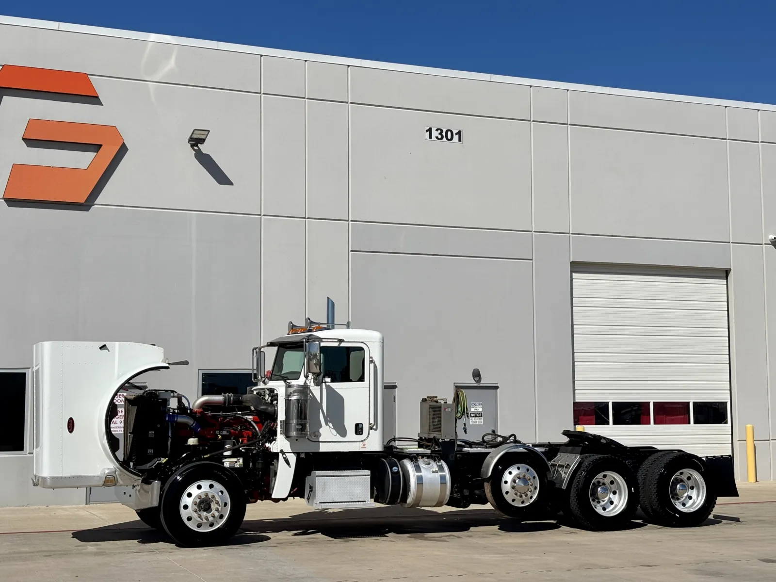 2020 Peterbilt 389 - image 10