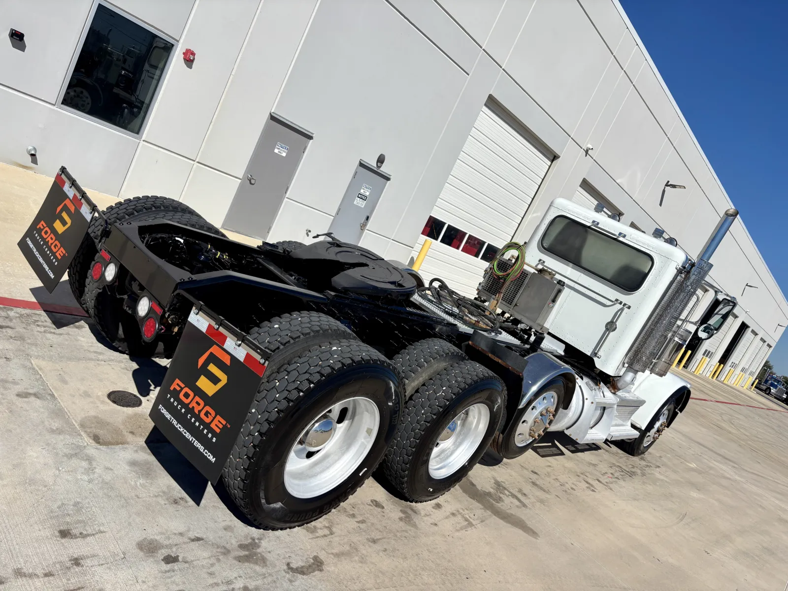 2020 Peterbilt 389 - image 11