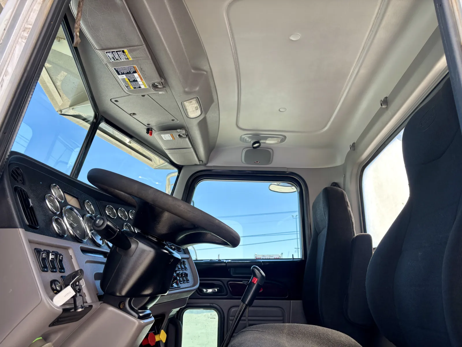 2020 Peterbilt 389 - image 14