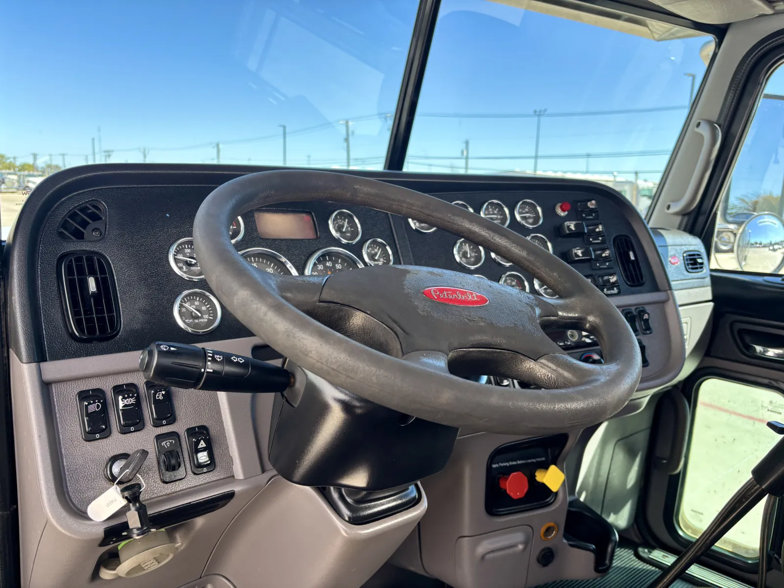 2020 Peterbilt 389 - image 15