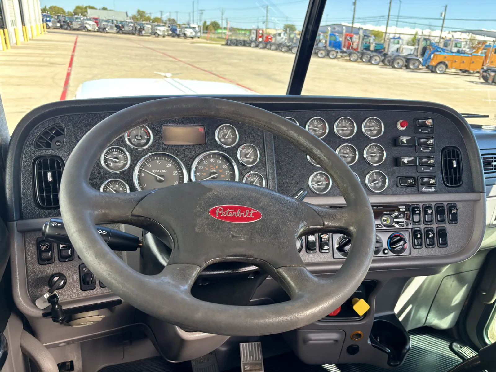 2020 Peterbilt 389 - image 16