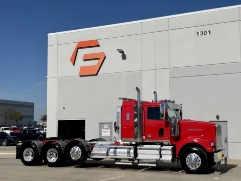 2019 WESTERN STAR 4900 for sale in Hutchins, TX
