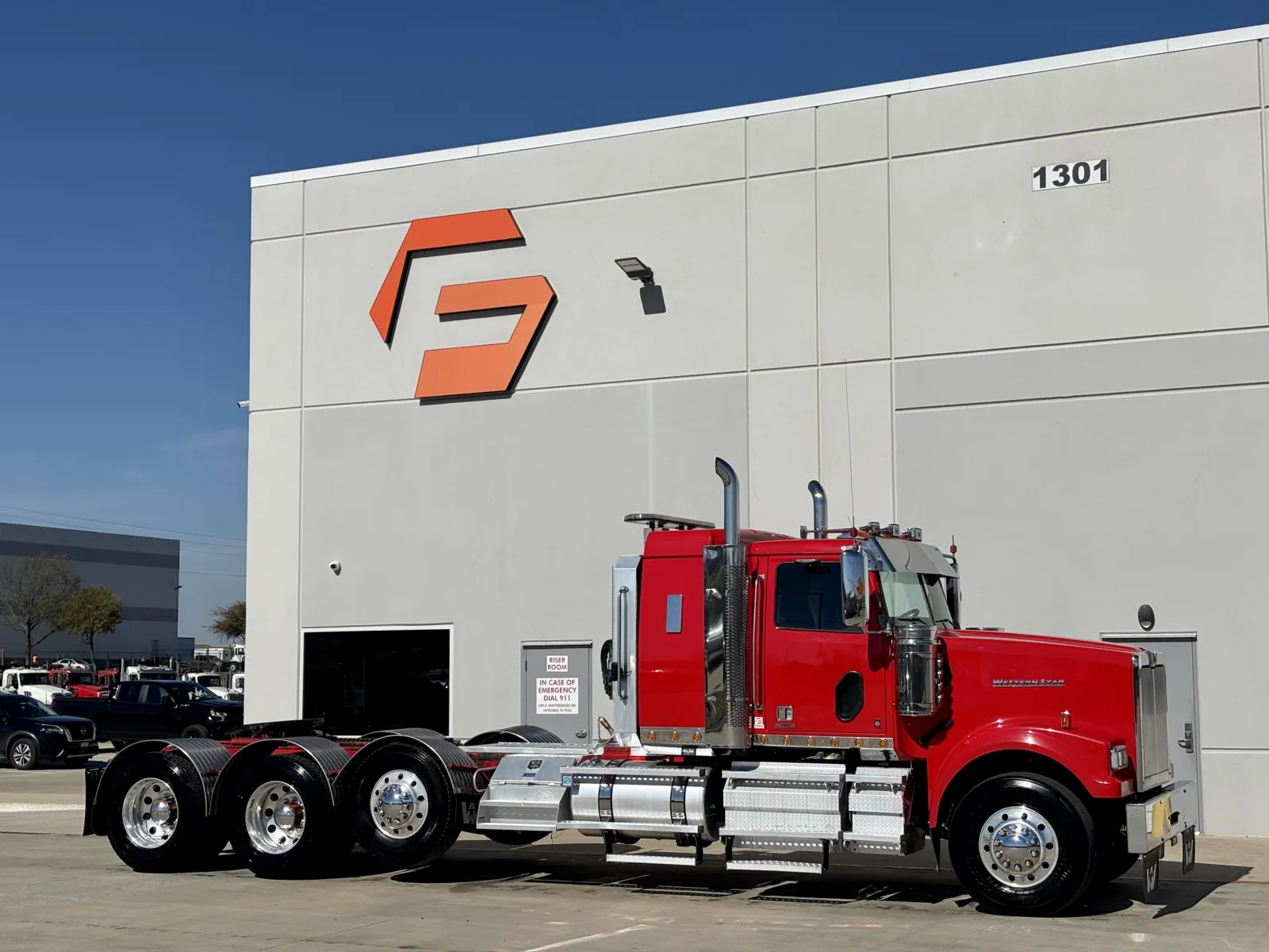 2019 WESTERN STAR 4900 for sale in Hutchins, TX