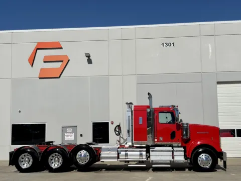 Another view of 2019 WESTERN STAR 4900 for sale in Hutchins, TX at Forge Truck Centers - Texas