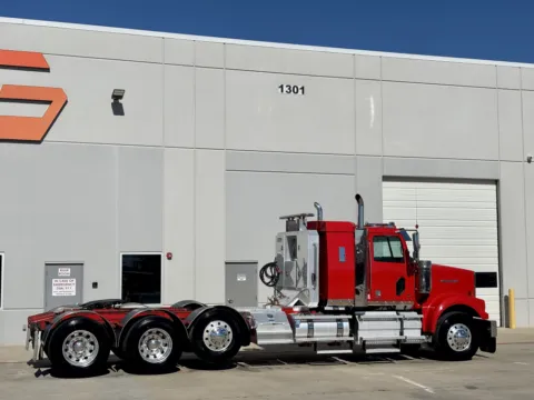 More photos of 2019 WESTERN STAR 4900 at Forge Truck Centers - Texas, TX