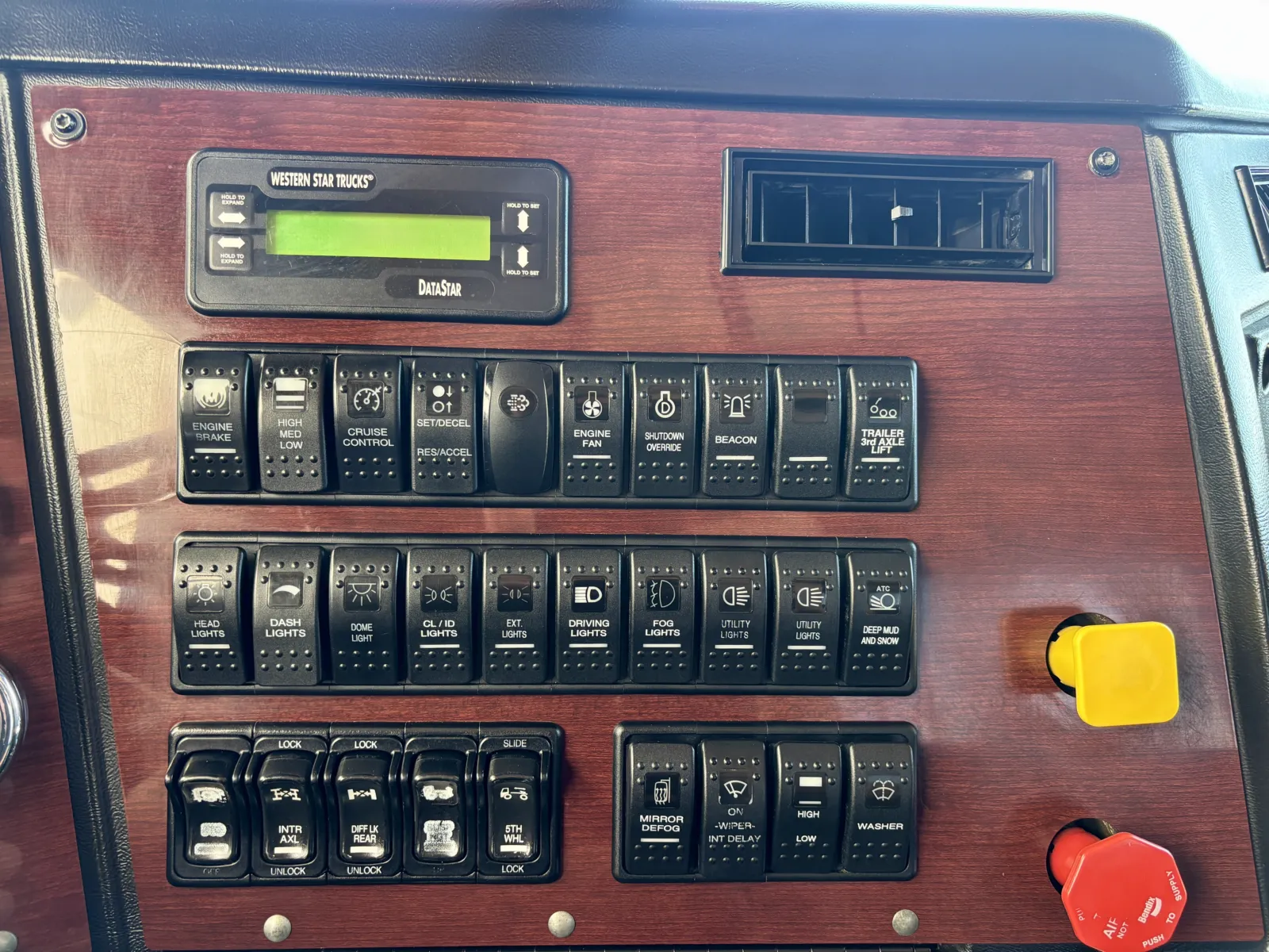 2019 Western Star 4900 - image 18