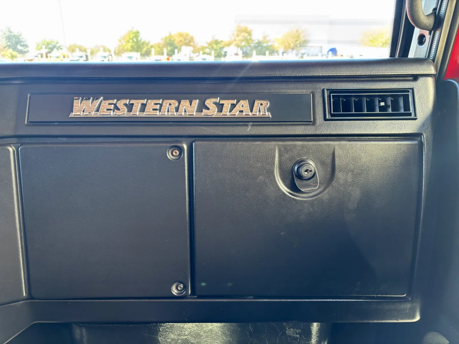 2019 Western Star 4900 - image 19