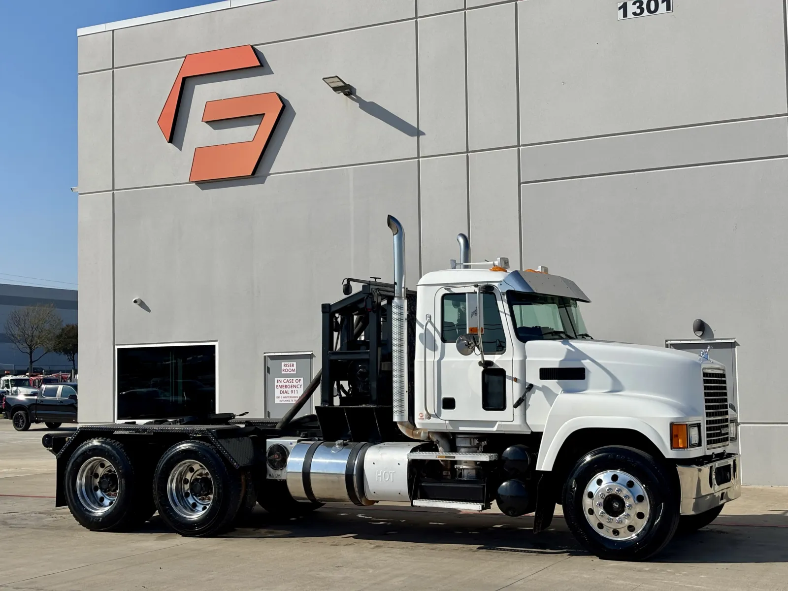 2013 MACK CHU613 for sale in Hutchins, TX