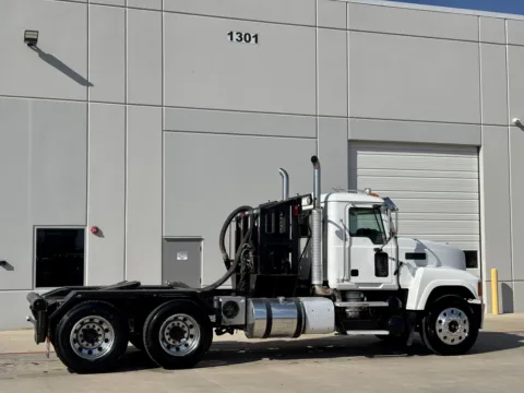 More photos of 2013 MACK CHU613 at Forge Truck Centers - Texas, TX