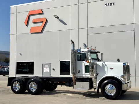 2008 PETERBILT 388 for sale in Hutchins, TX