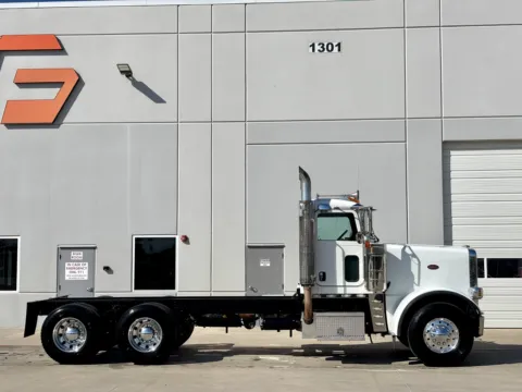 Another view of 2008 PETERBILT 388 for sale in Hutchins, TX at Forge Truck Centers - Texas