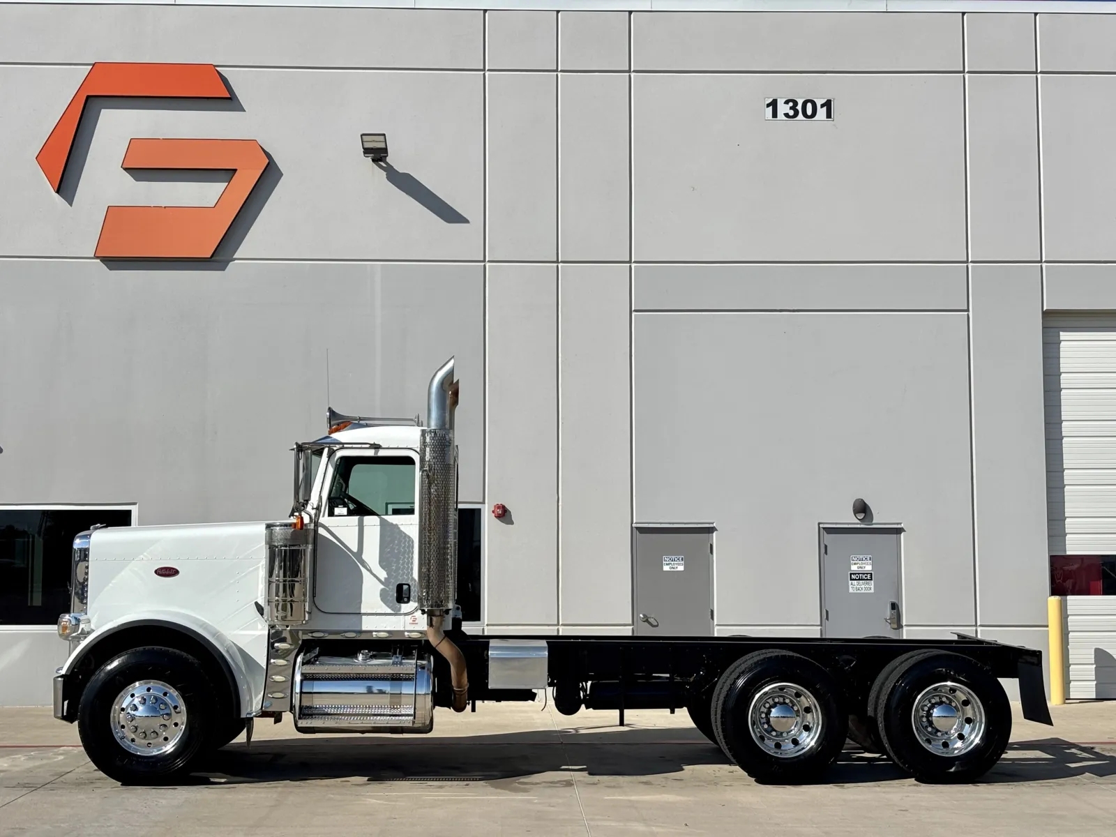 2008 Peterbilt - image 4