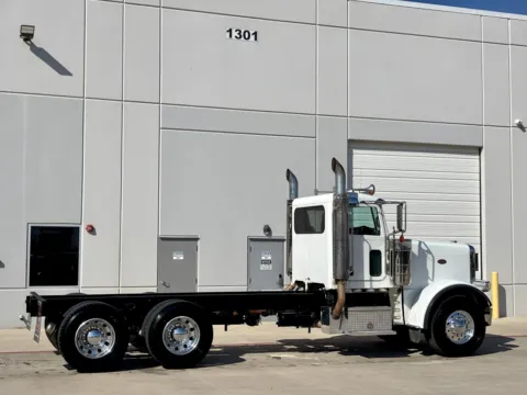 More photos of 2008 PETERBILT 388 at Forge Truck Centers - Texas, TX