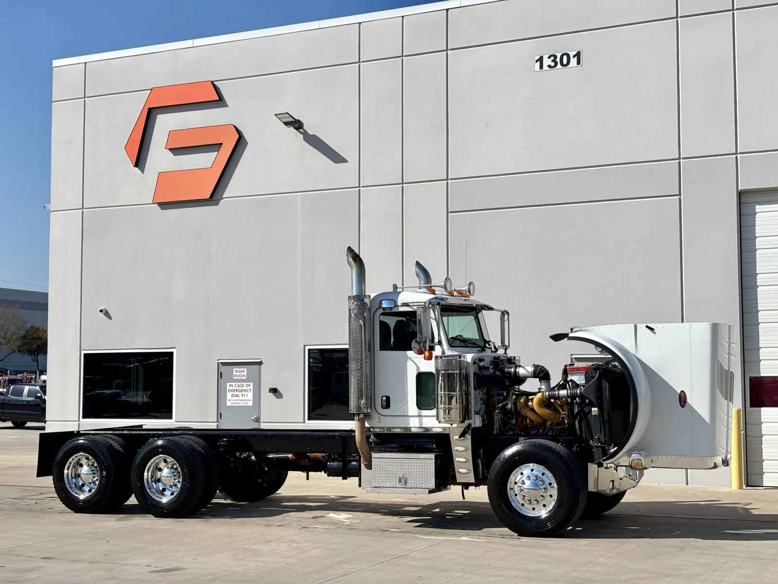 2008 Peterbilt - image 9