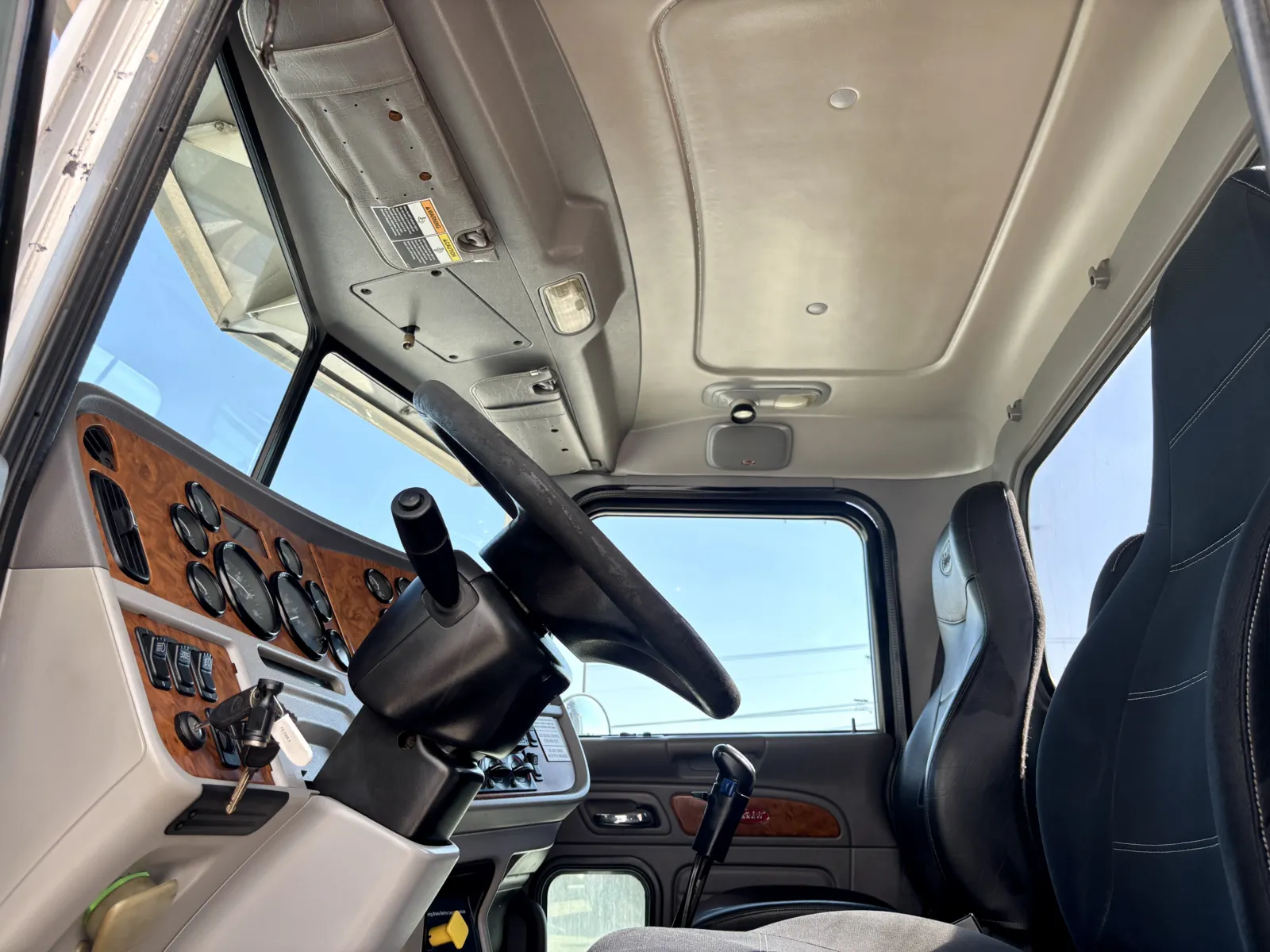 2008 Peterbilt - image 14