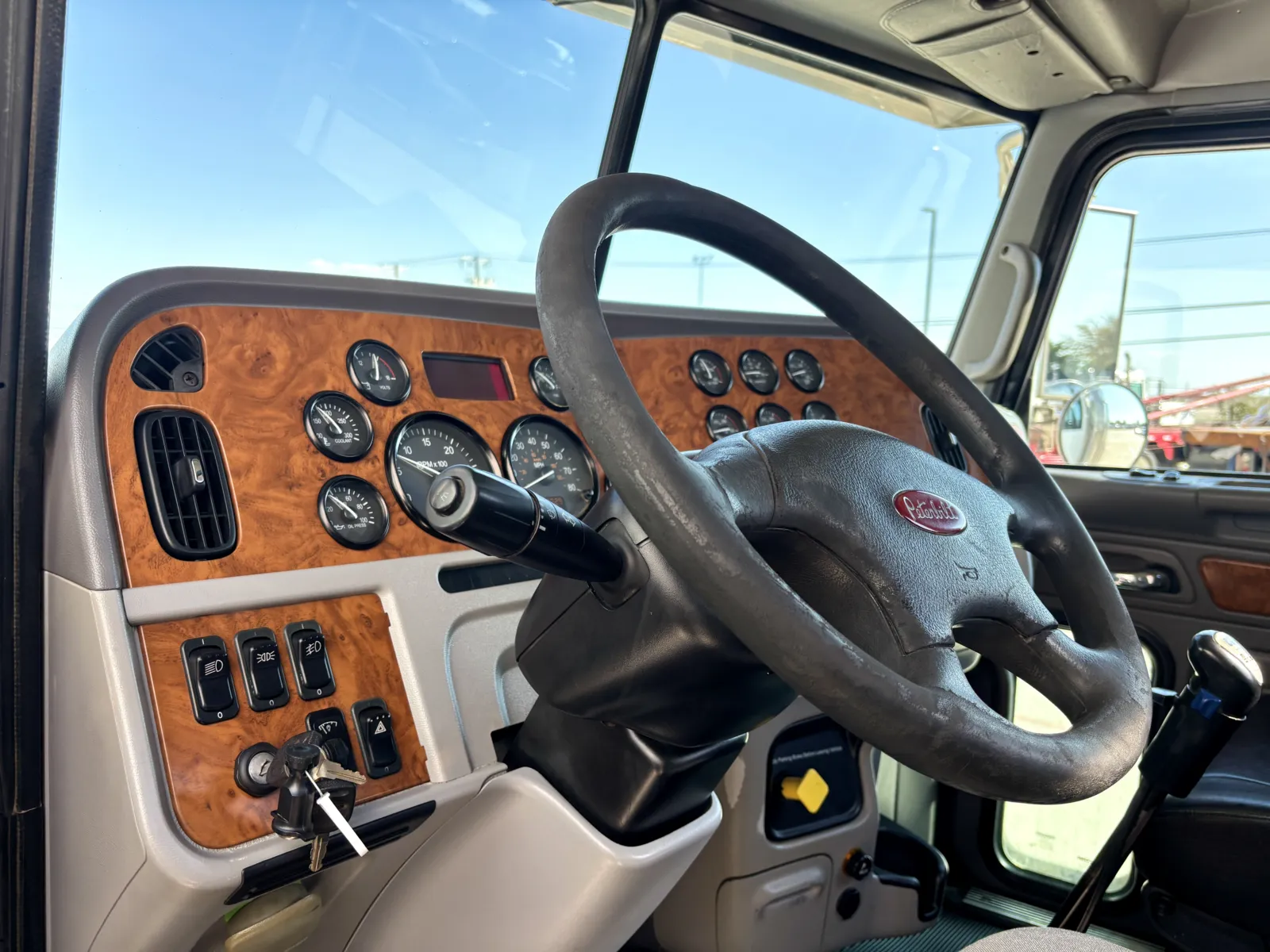 2008 Peterbilt - image 15