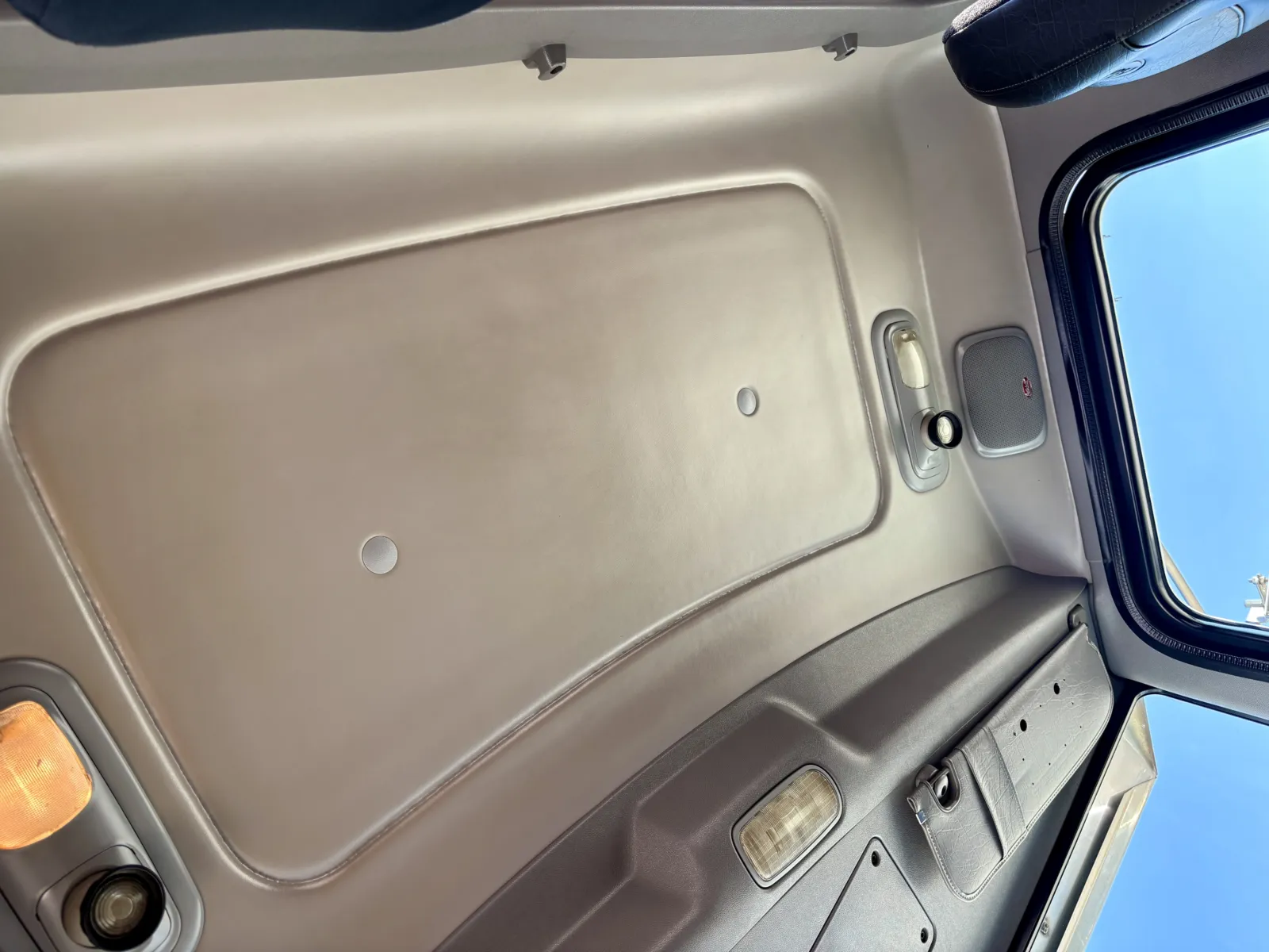 2008 Peterbilt - image 21