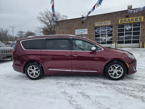 More photos of 2019 Chrysler Pacifica at OG Auto Finance, IN