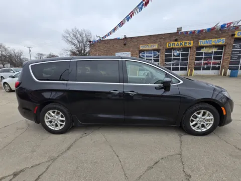 More photos of 2020 Chrysler Pacifica Touring at OG Auto Finance, IN