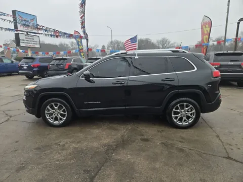 Another view of 2018 Jeep Cherokee Latitude Plus for sale in Gary, IN at OG Auto Finance