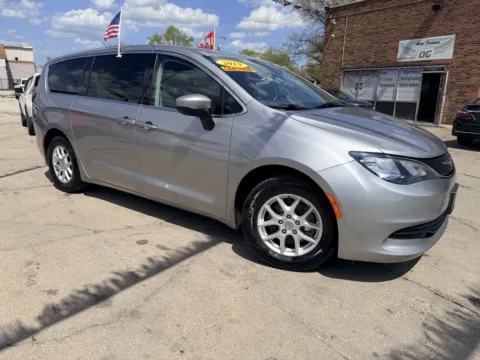 Silver 2019 Chrysler Pacifica LX for sale in Gary, IN