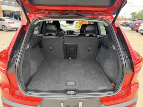 More photos of 2021 Volvo XC40 T4 Momentum at OG Auto Finance, IN