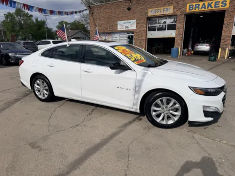 White 2019 Chevrolet Malibu LT for sale in Gary, IN