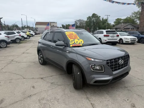 Gray 2022 Hyundai VENUE SE for sale in Gary, IN