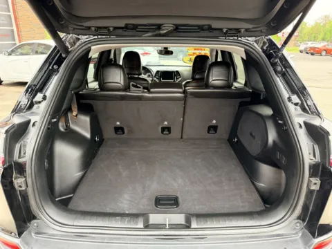 More photos of 2020 Jeep Cherokee Limited at OG Auto Finance, IN