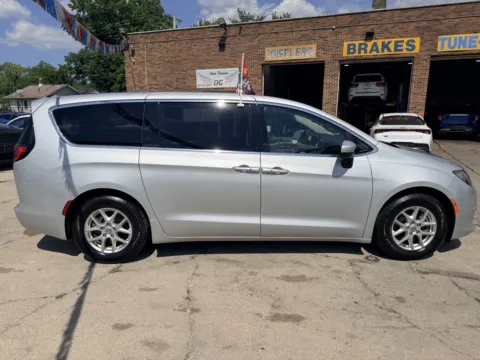 More photos of 2022 Chrysler Voyager LX at OG Auto Finance, IN