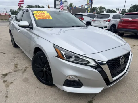 Silver 2021 Nissan Altima 2.5 SV for sale in Gary, IN