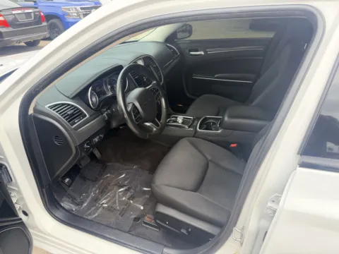 More photos of 2018 Chrysler 300 Touring at OG Auto Finance, IN