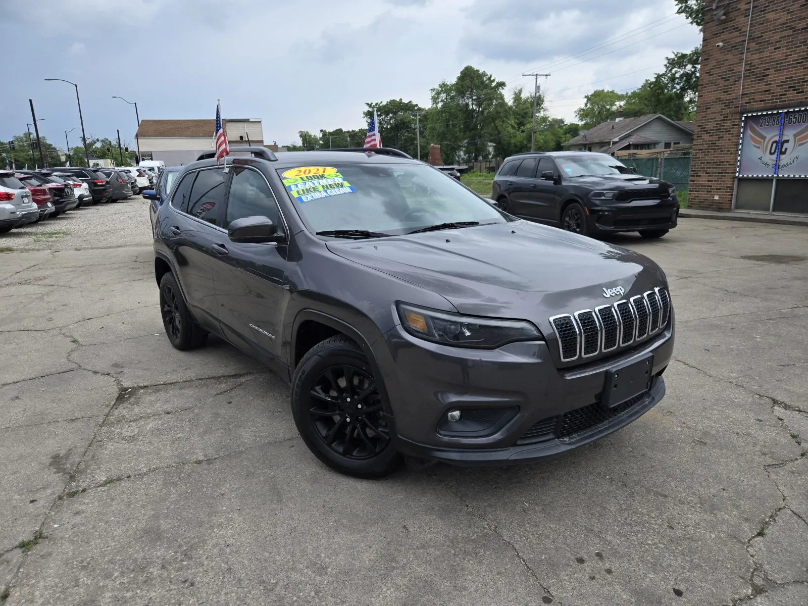 Gray 2021 JEEP CHEROKEE LATITUDE PLUS for sale in Gary, IN