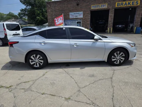 Another view of 2020 Nissan Altima 2.5 S for sale in Gary, IN at OG Auto Finance