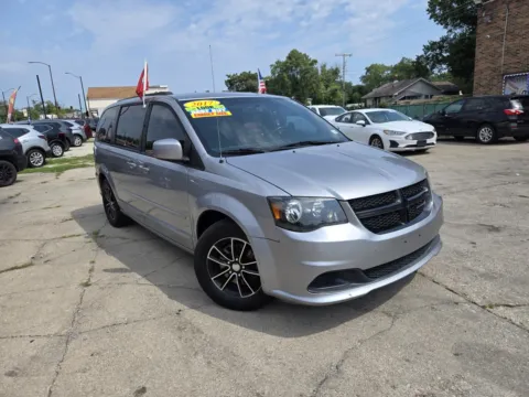 Gray 2017 Dodge Grand Caravan for sale in Gary, IN