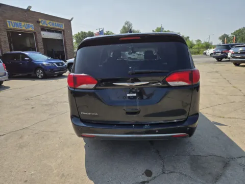 More photos of 2020 Chrysler Pacifica Touring at OG Auto Finance, IN