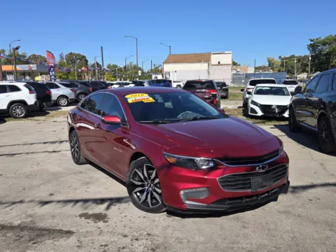 Red 2018 Chevrolet Malibu LT for sale in Gary, IN