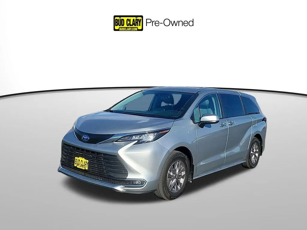 Silver 2023 Toyota Sienna XLE for sale in Moses Lake, WA