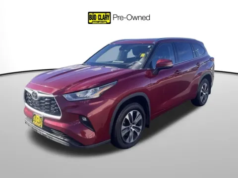 Red 2021 Toyota Highlander XLE for sale in Moses Lake, WA