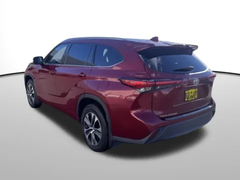 Another view of 2021 Toyota Highlander XLE for sale in Moses Lake, WA at Ford of Moses Lake