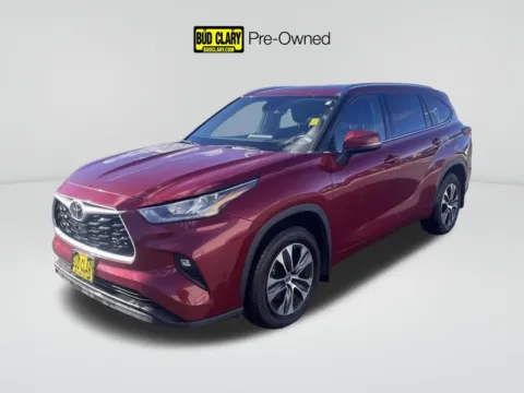 Red 2021 Toyota Highlander XLE for sale in Moses Lake, WA