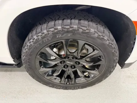 More photos of 2022 GMC Yukon Denali at Woody Folsom Chevrolet GMC, GA