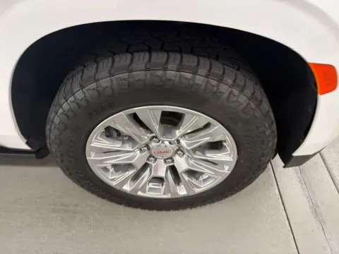 More photos of 2023 GMC Yukon XL Denali at Woody Folsom Chevrolet GMC, GA