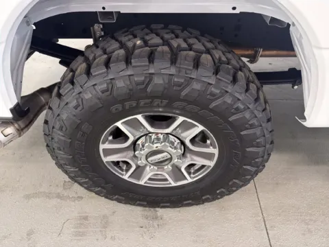 More photos of 2026 Ford Super Duty F-250 SRW LARIAT at Woody Folsom Chevrolet GMC, GA