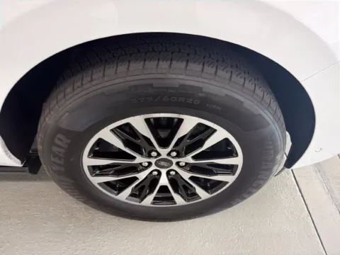 More photos of 2025 Ford Expedition Platinum at Woody Folsom Chevrolet GMC, GA