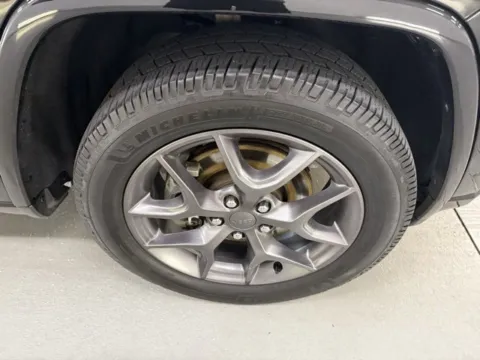 More photos of 2021 Jeep Grand Cherokee 80th Anniversary at Woody Folsom Chevrolet GMC, GA