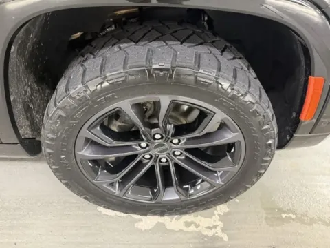 More photos of 2022 Jeep Grand Wagoneer Series II Obsidian at Woody Folsom Chevrolet GMC, GA