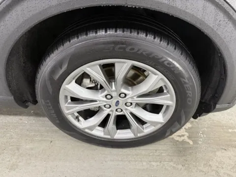 More photos of 2022 Ford Explorer XLT at Woody Folsom Chevrolet GMC, GA