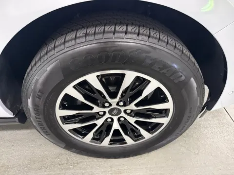More photos of 2025 Ford Expedition Platinum at Woody Folsom CDJR of Baxley, GA