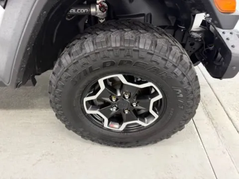More photos of 2021 Jeep Gladiator Rubicon at Woody Folsom CDJR of Baxley, GA